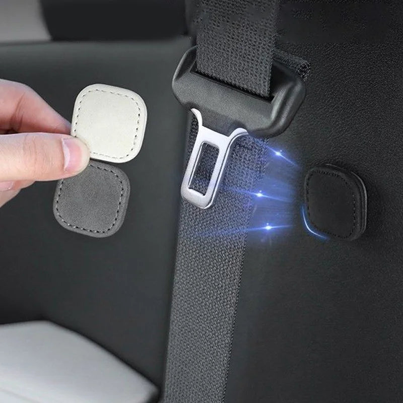 2 stk. magnetisk bilbelteholder Festeklips PU-skinn Beltebegrenser Stopper for sikkerhetsbelteklips Forhindrer fall