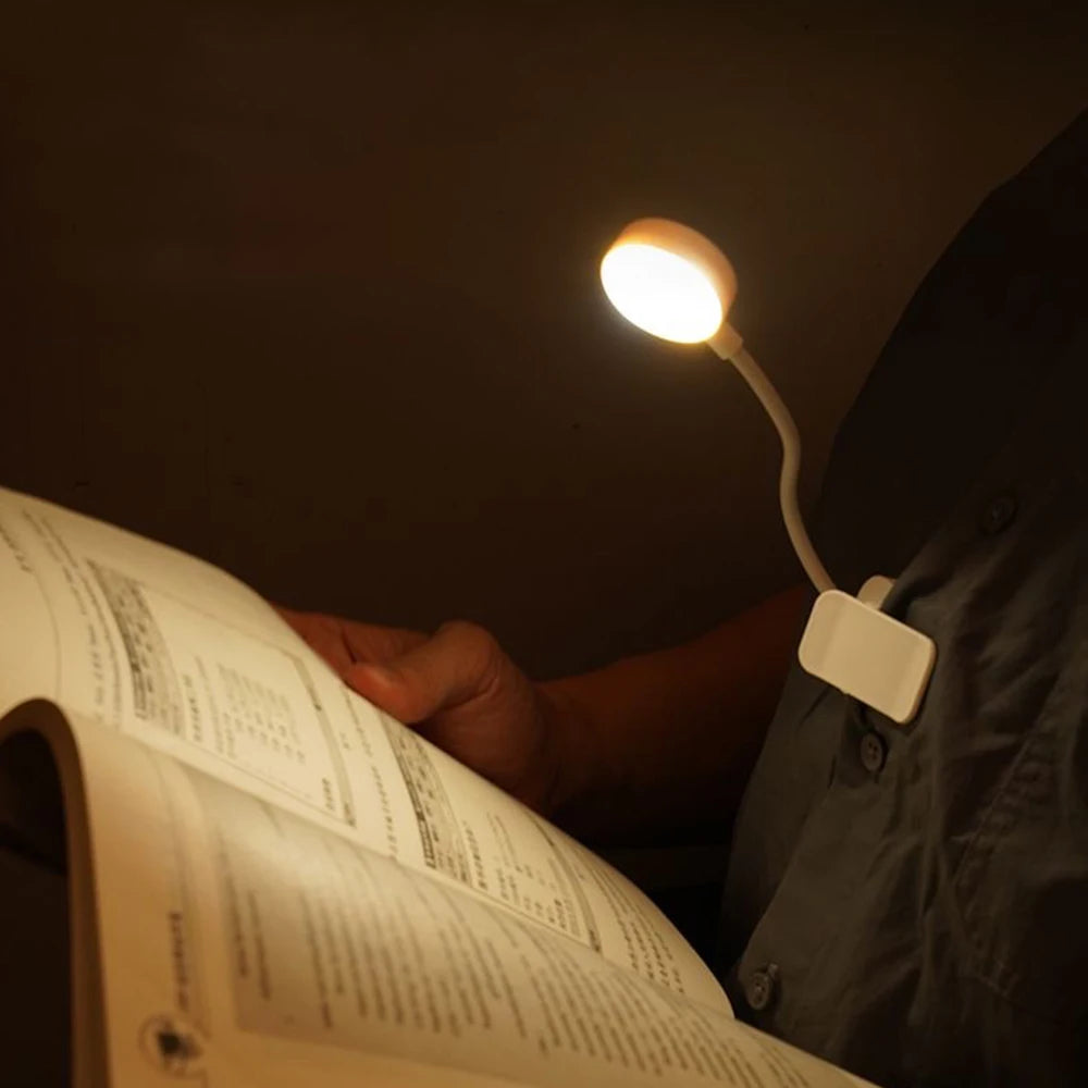 Runtowo LED boklampe med klips Bærbar leselampe Batteridrevet 3 farger Øyebeskyttelse Trinnløs dimming Mini skrivebordslampe