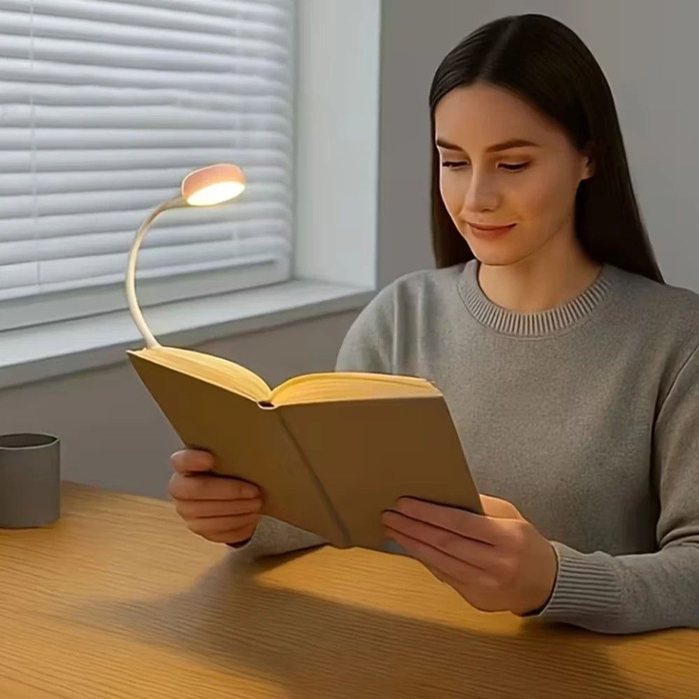 Runtowo LED boklampe med klips Bærbar leselampe Batteridrevet 3 farger Øyebeskyttelse Trinnløs dimming Mini skrivebordslampe
